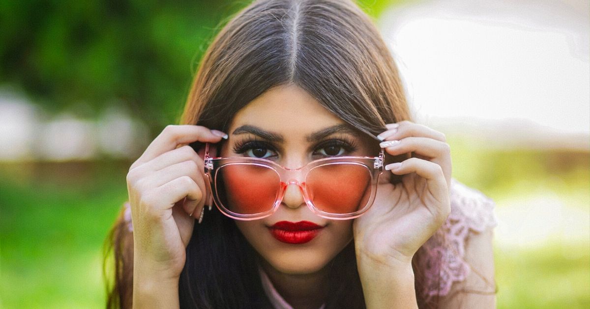 How to choose sunglasses based on your hair color